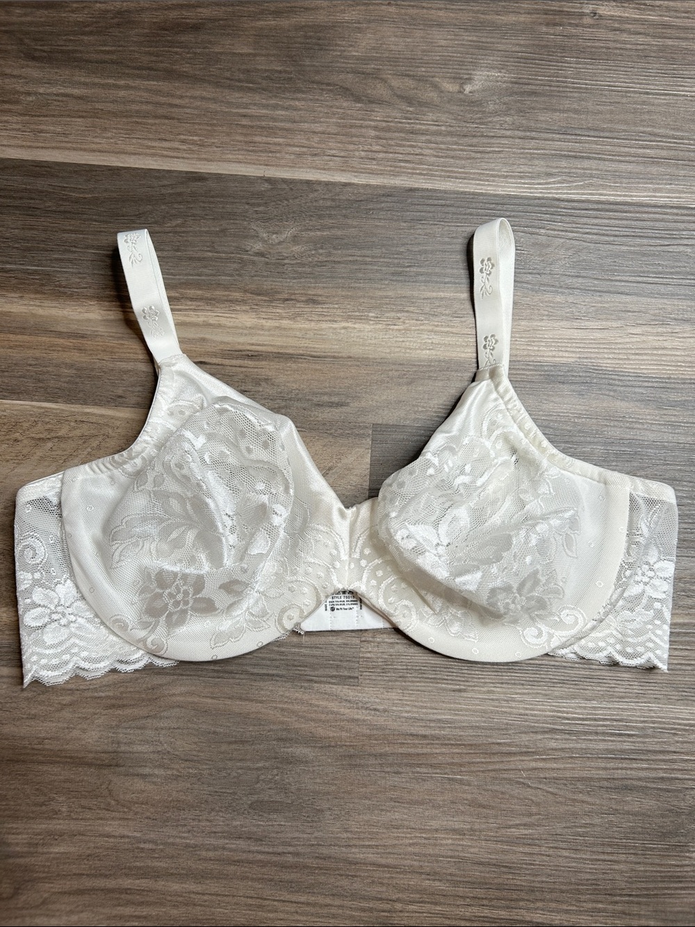 NWOT Vanity Fair Lace Bra